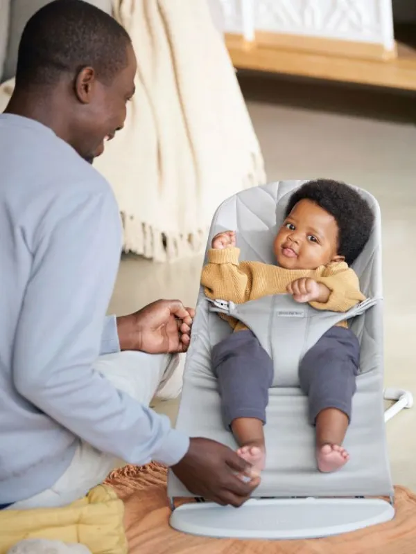 Best BabyBjörn - Sitteri Balance Bliss - Cotton Petal Q Light Grey Vauvan Sitterit