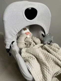 Outlet Baby's Only - suojaava kuomu vauvan turvakaukaloon Lämpöpussit