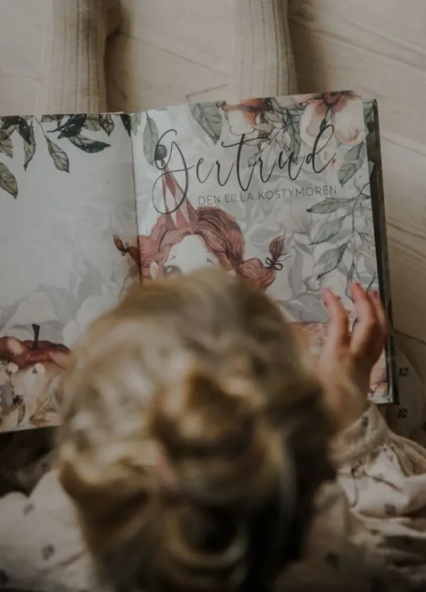 Sale - Gertrud The Little Seamstress satukirja Vauvakirjat Ja Kortit|Julisteet Ja Printit