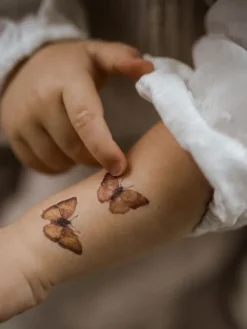 Online siirrettävät lasten tatuoinnit, Flowers & Flying Friends Julisteet Ja Printit