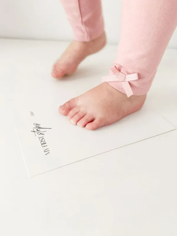 Sale My First Steps musteeton jalanjälkipakkaus – muistoksi vauvakirjaan Vauvakirjat Ja Kortit