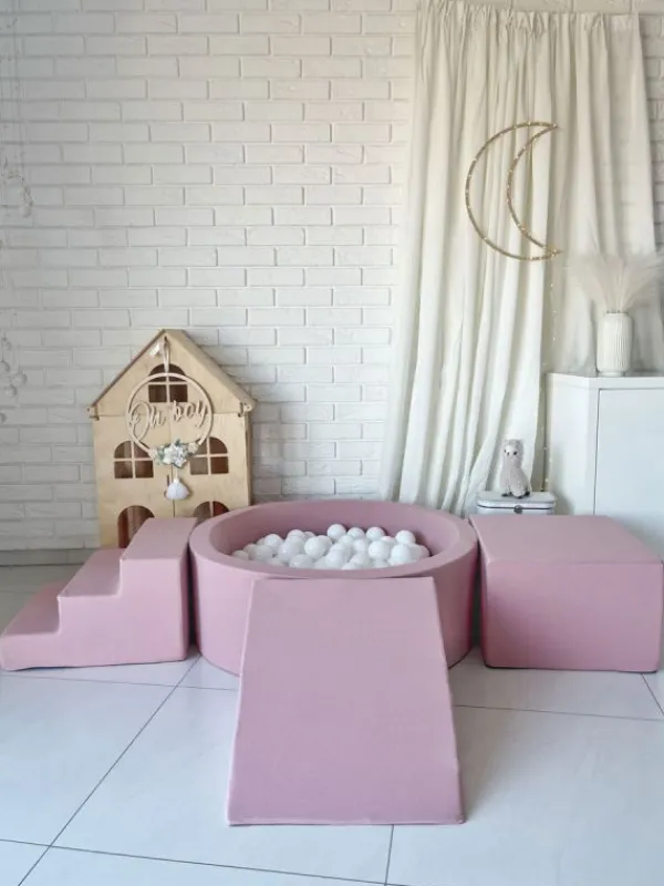 Sale Pehmustettu pallomeri, leikkialusta, liukumäki ja portaat - Pink Lasten Pallomeret