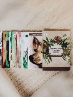 3 satukorttipakkaa pakettihintaan Vauvakirjat Ja Kortit