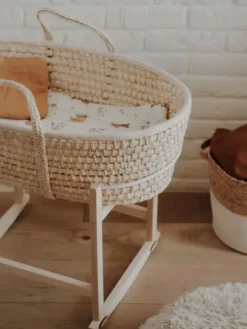 Vauvan Moses kori patjalla ja keinuvilla jaloilla, natural Sängyt, Kehdot Ja Vaaterekit