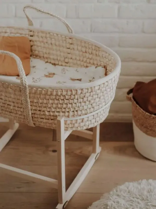 Vauvan Moses kori patjalla ja keinuvilla jaloilla, natural Sängyt, Kehdot Ja Vaaterekit