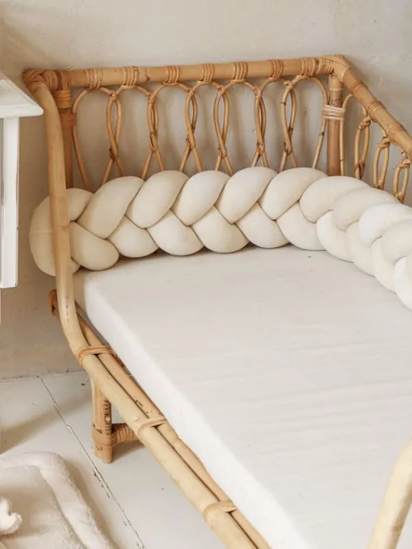 Outlet Velvet Palmikko reunasuoja pinnasänkyyn ja juniorisänkyyn - Cream Vuodevaatteet Ja Viltit